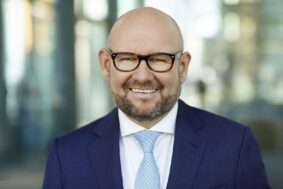 Marc Dietenmeier fotografiert Führungskräfte für die BMW Bank und Alphabet