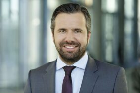 Marc Dietenmeier fotografiert Führungskräfte für die BMW Bank und Alphabet